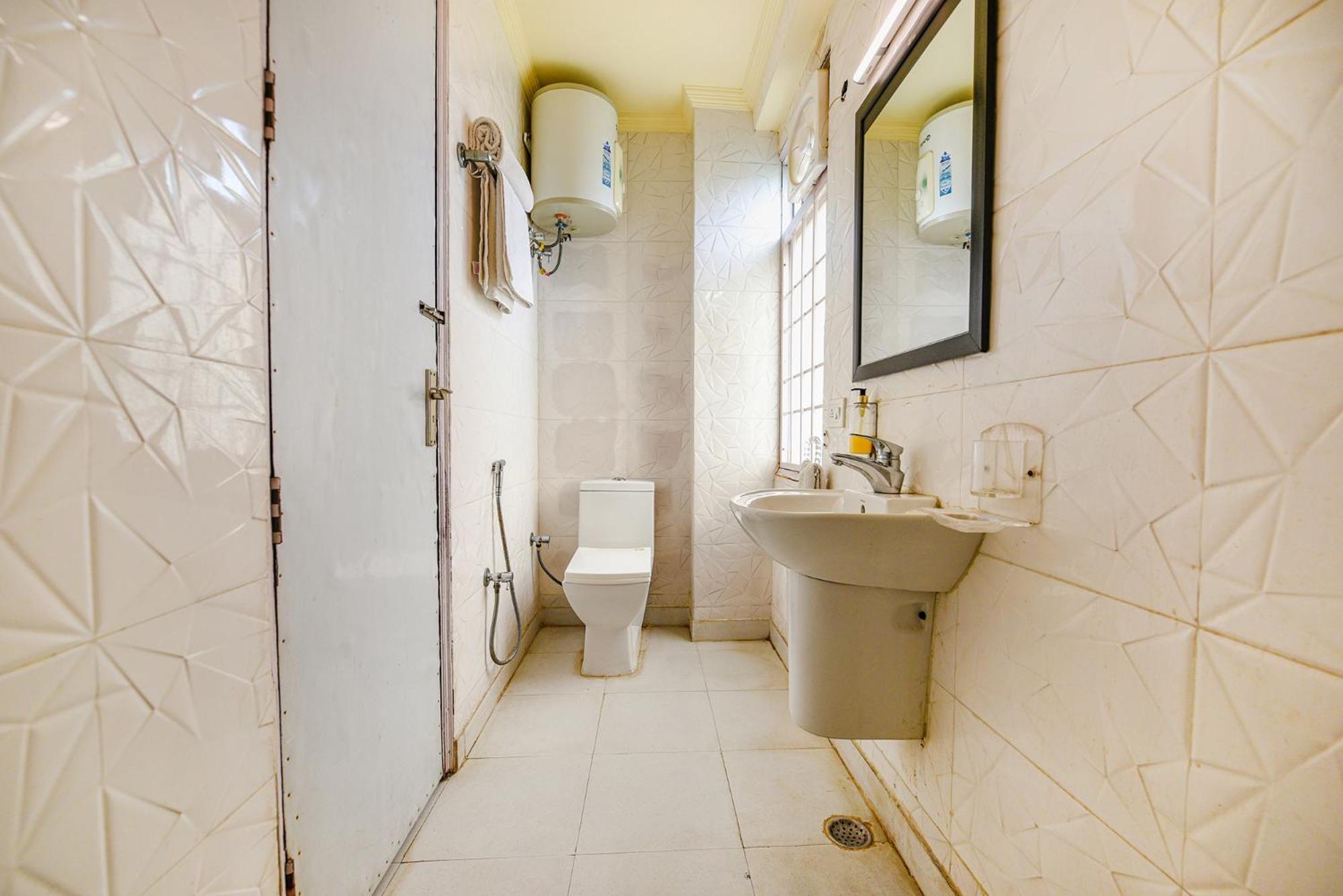 Fabhotel Ishtara Auberge - Nr Yashobhoomi Convention Centre Нью-Дели Экстерьер фото