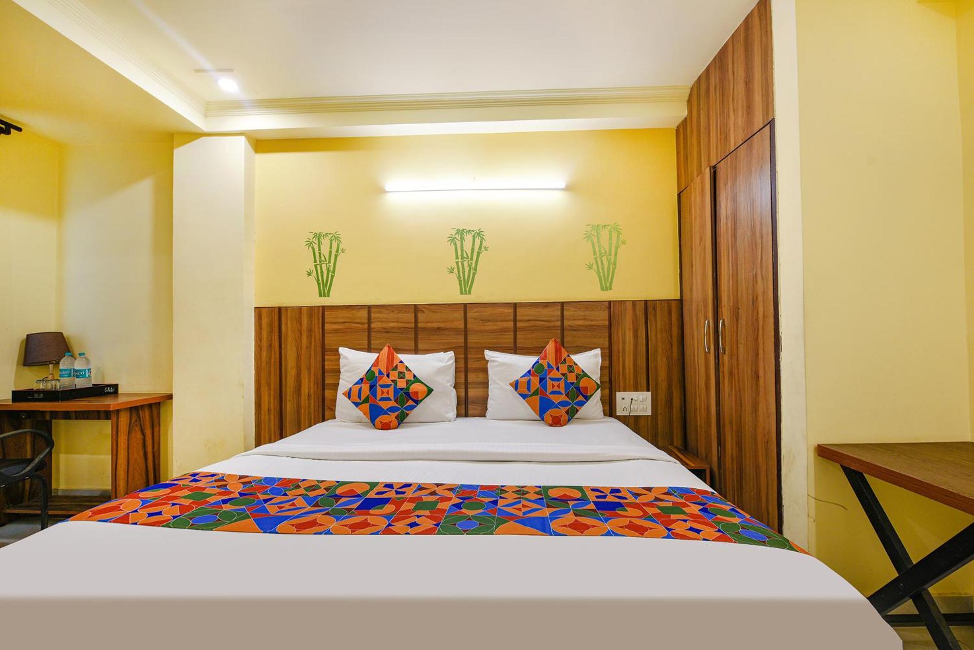 Fabhotel Ishtara Auberge - Nr Yashobhoomi Convention Centre Нью-Дели Экстерьер фото