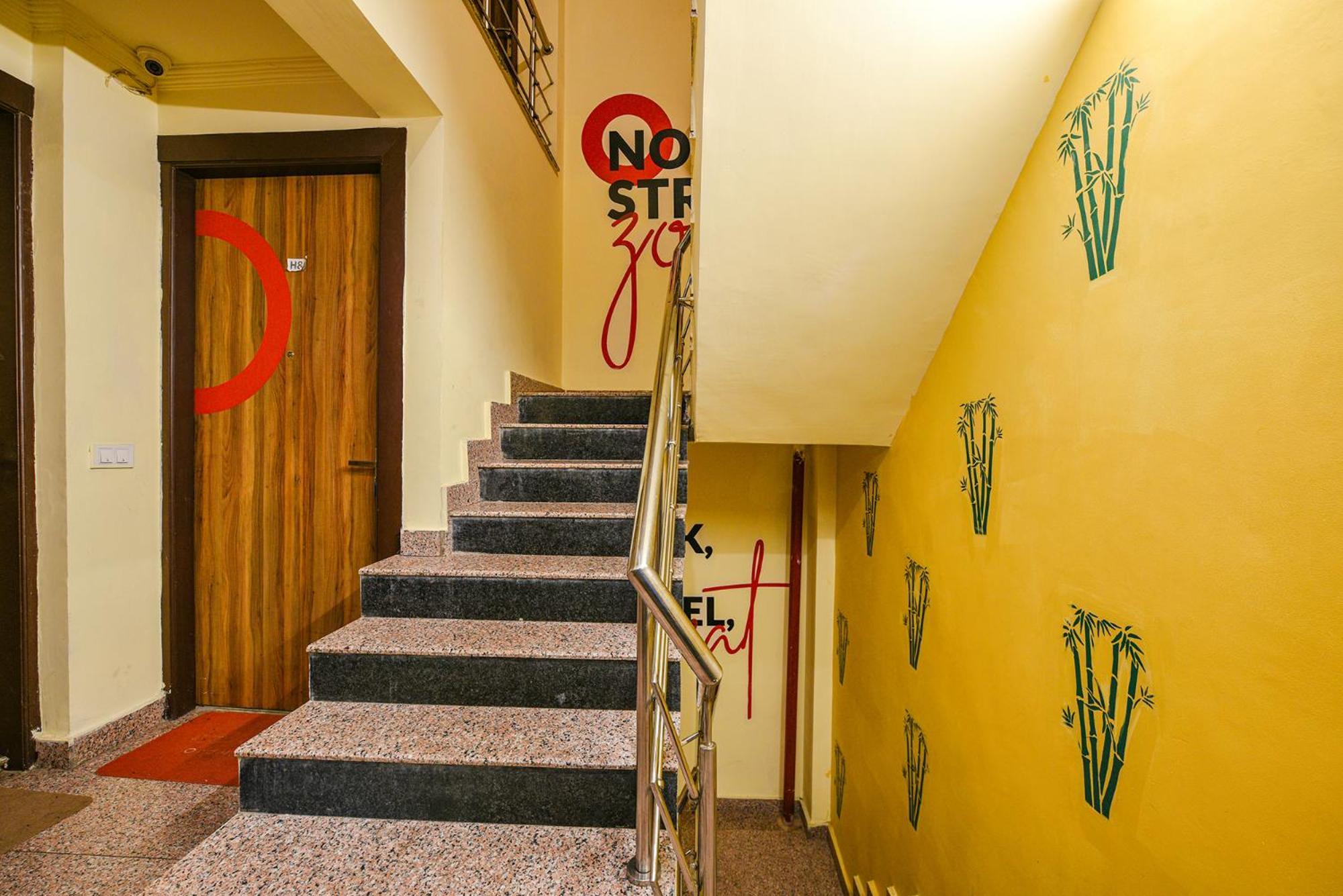 Fabhotel Ishtara Auberge - Nr Yashobhoomi Convention Centre Нью-Дели Экстерьер фото