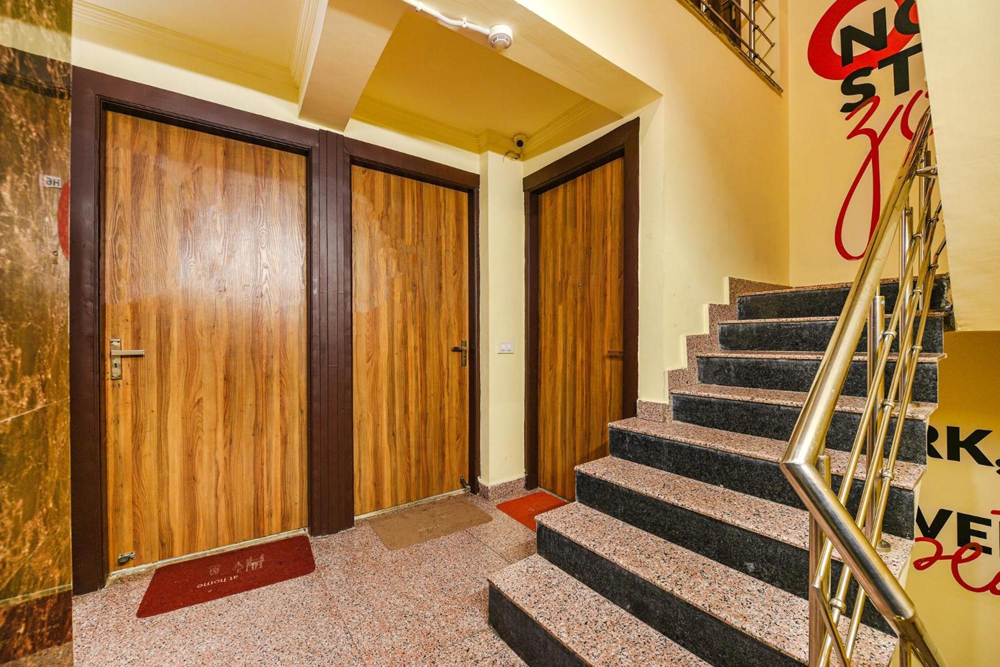 Fabhotel Ishtara Auberge - Nr Yashobhoomi Convention Centre Нью-Дели Экстерьер фото