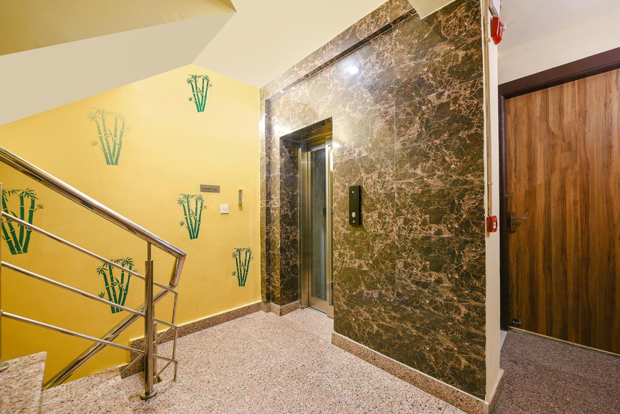 Fabhotel Ishtara Auberge - Nr Yashobhoomi Convention Centre Нью-Дели Экстерьер фото