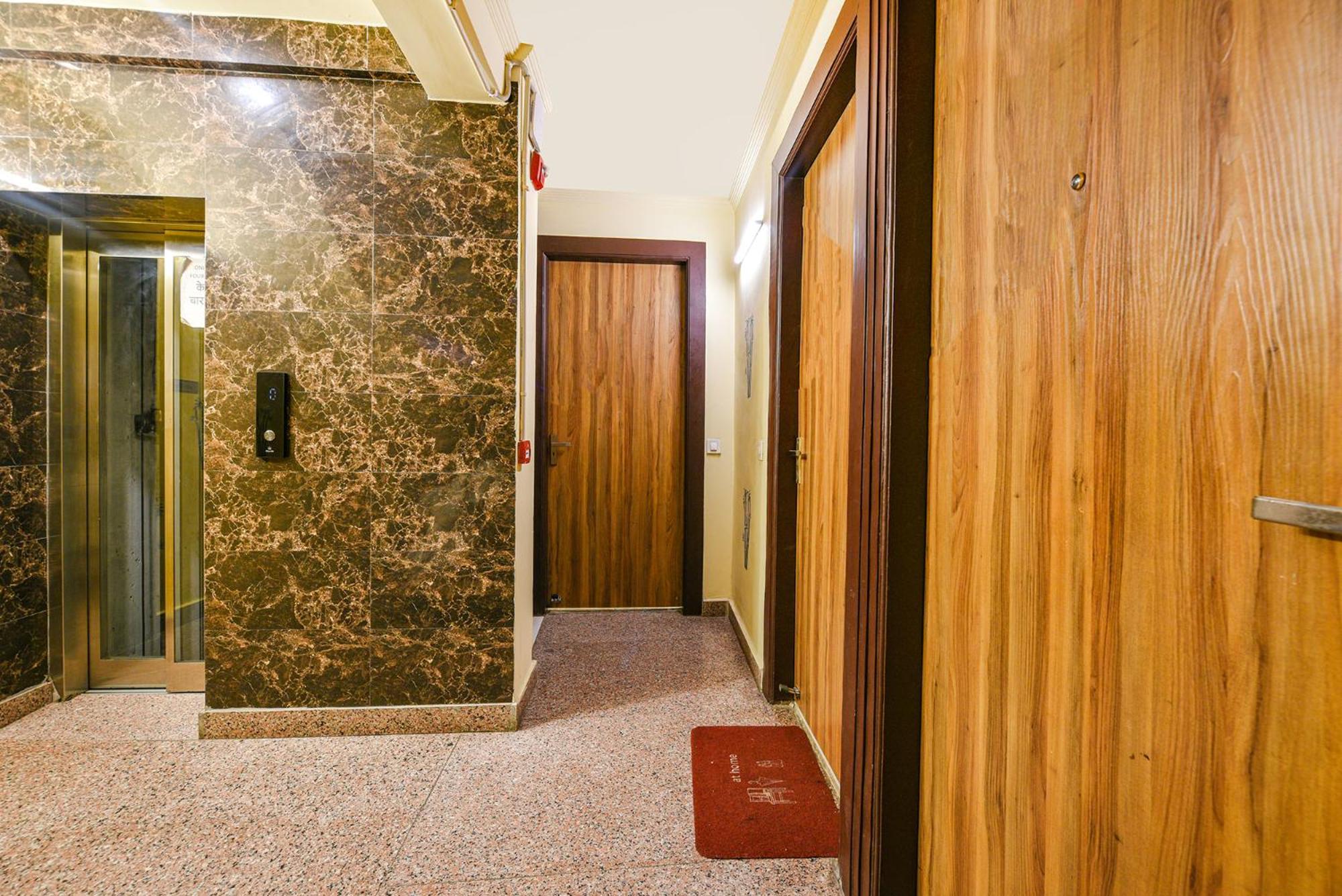 Fabhotel Ishtara Auberge - Nr Yashobhoomi Convention Centre Нью-Дели Экстерьер фото