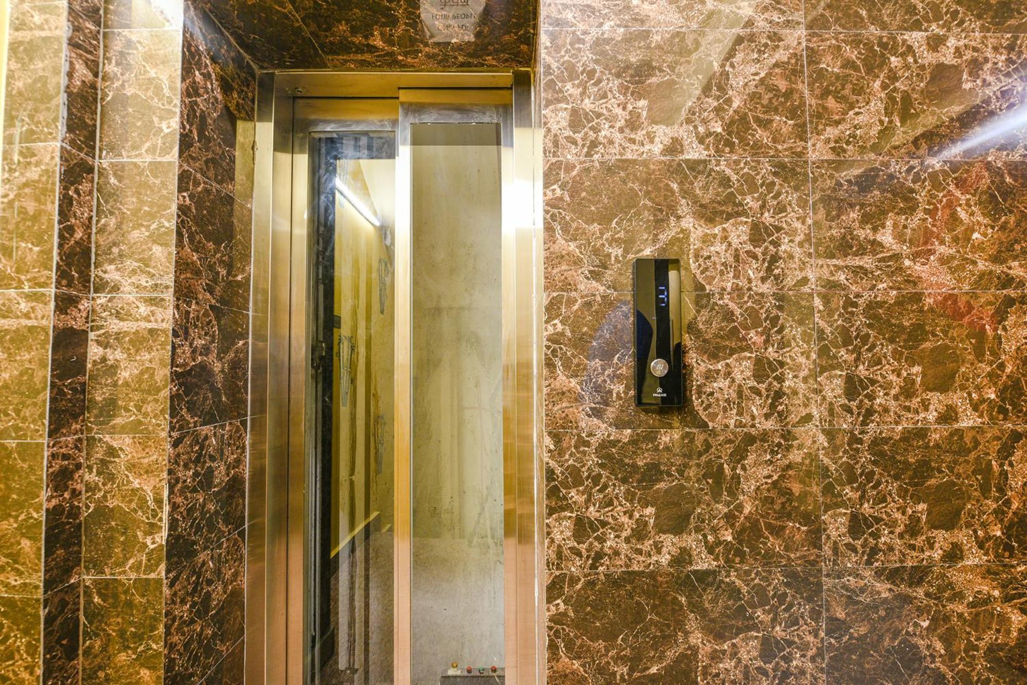 Fabhotel Ishtara Auberge - Nr Yashobhoomi Convention Centre Нью-Дели Экстерьер фото